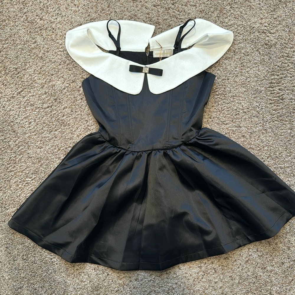 Sierra Darien Bow Detail Minimalist Dress B&W NWT M but Tiny - SEE MEASUREMENTS